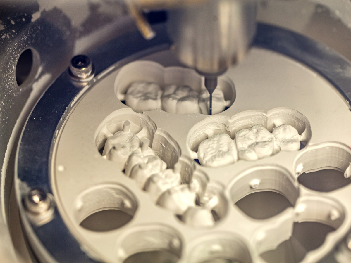 Dental milling machine